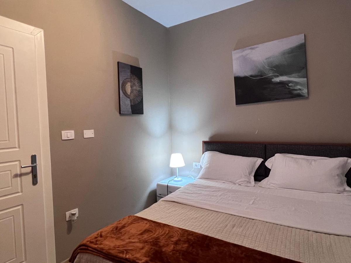 Bobi Hotel Shkoder Bagian luar foto