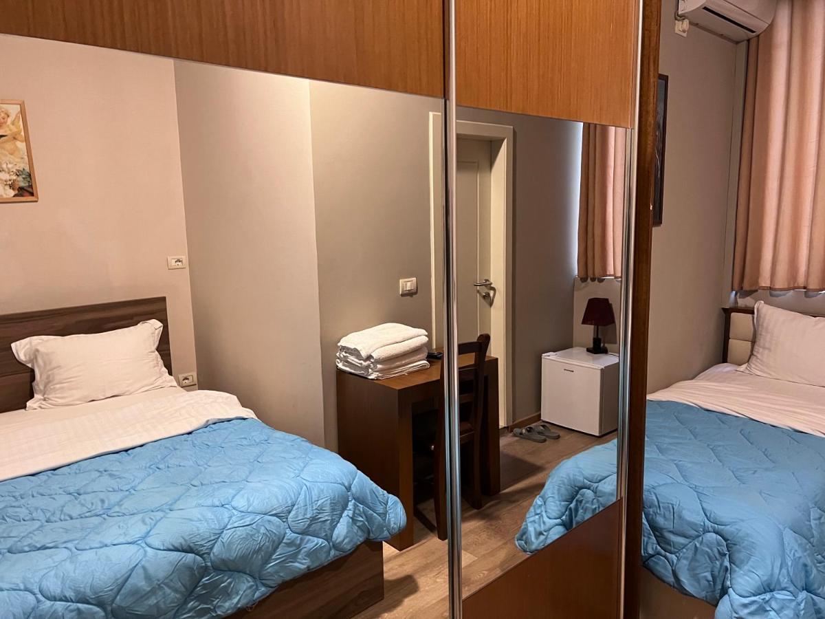 Bobi Hotel Shkoder Bagian luar foto