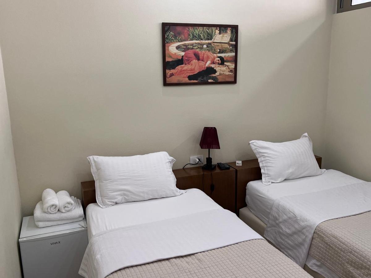 Bobi Hotel Shkoder Bagian luar foto