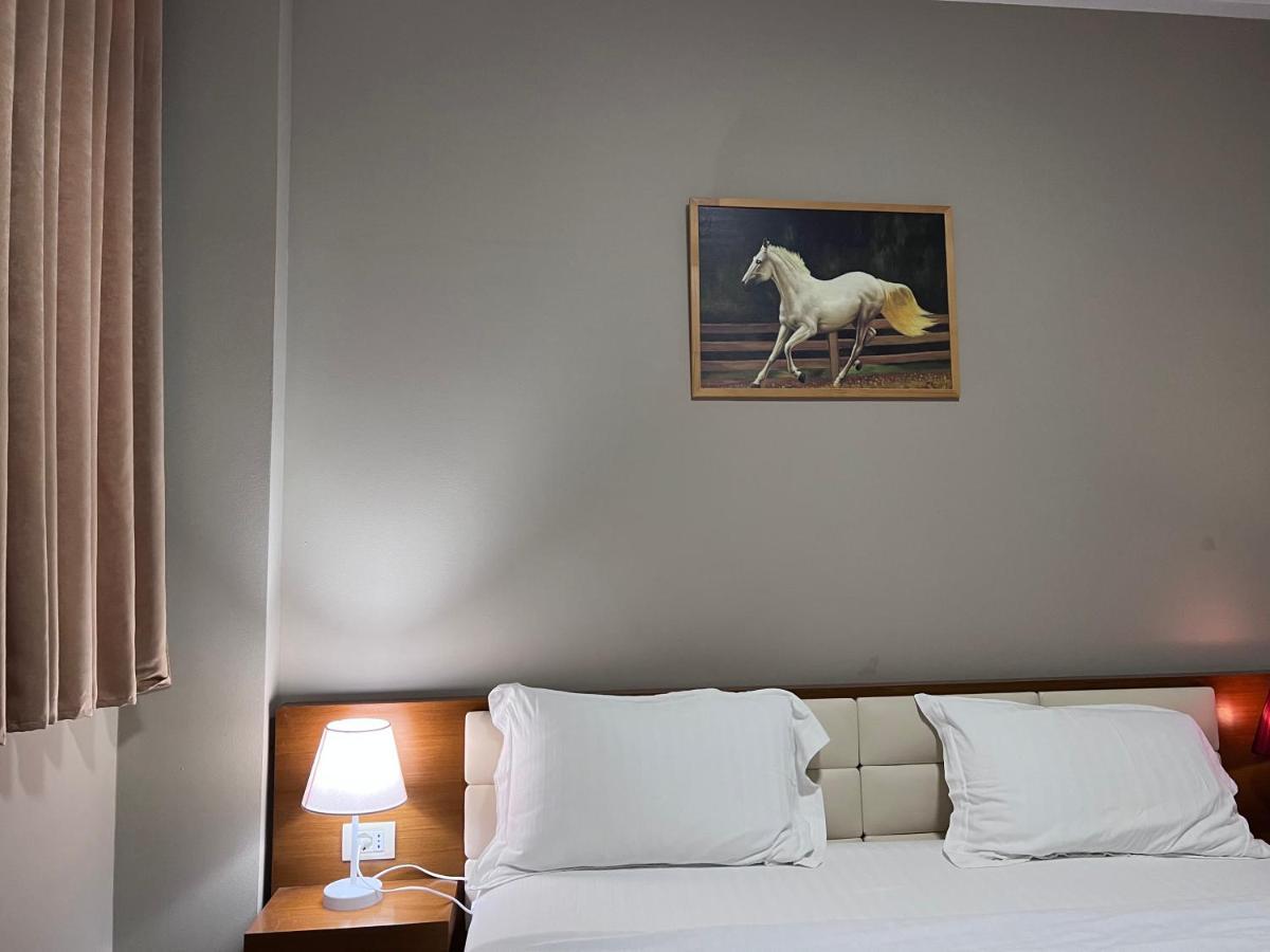 Bobi Hotel Shkoder Bagian luar foto