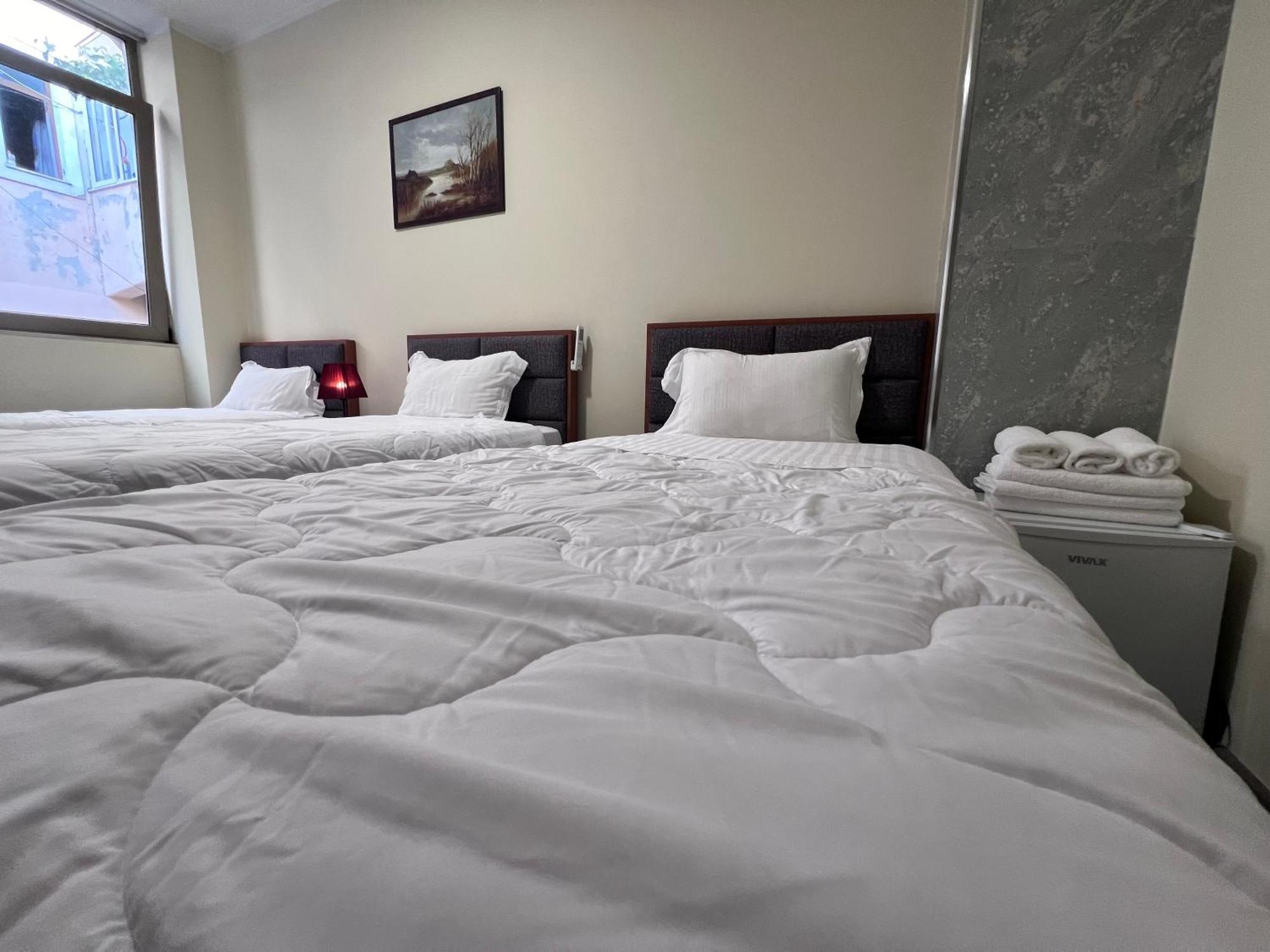 Bobi Hotel Shkoder Bagian luar foto