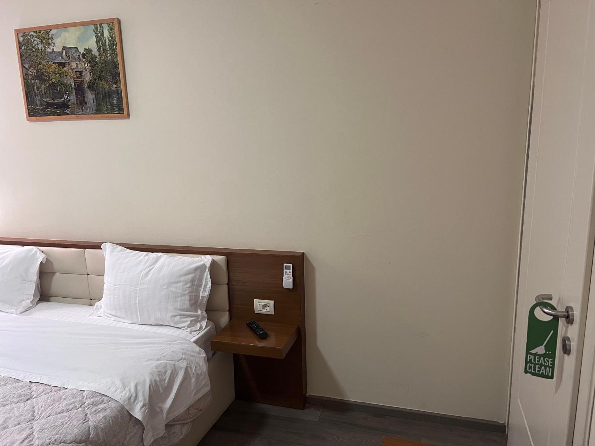 Bobi Hotel Shkoder Bagian luar foto