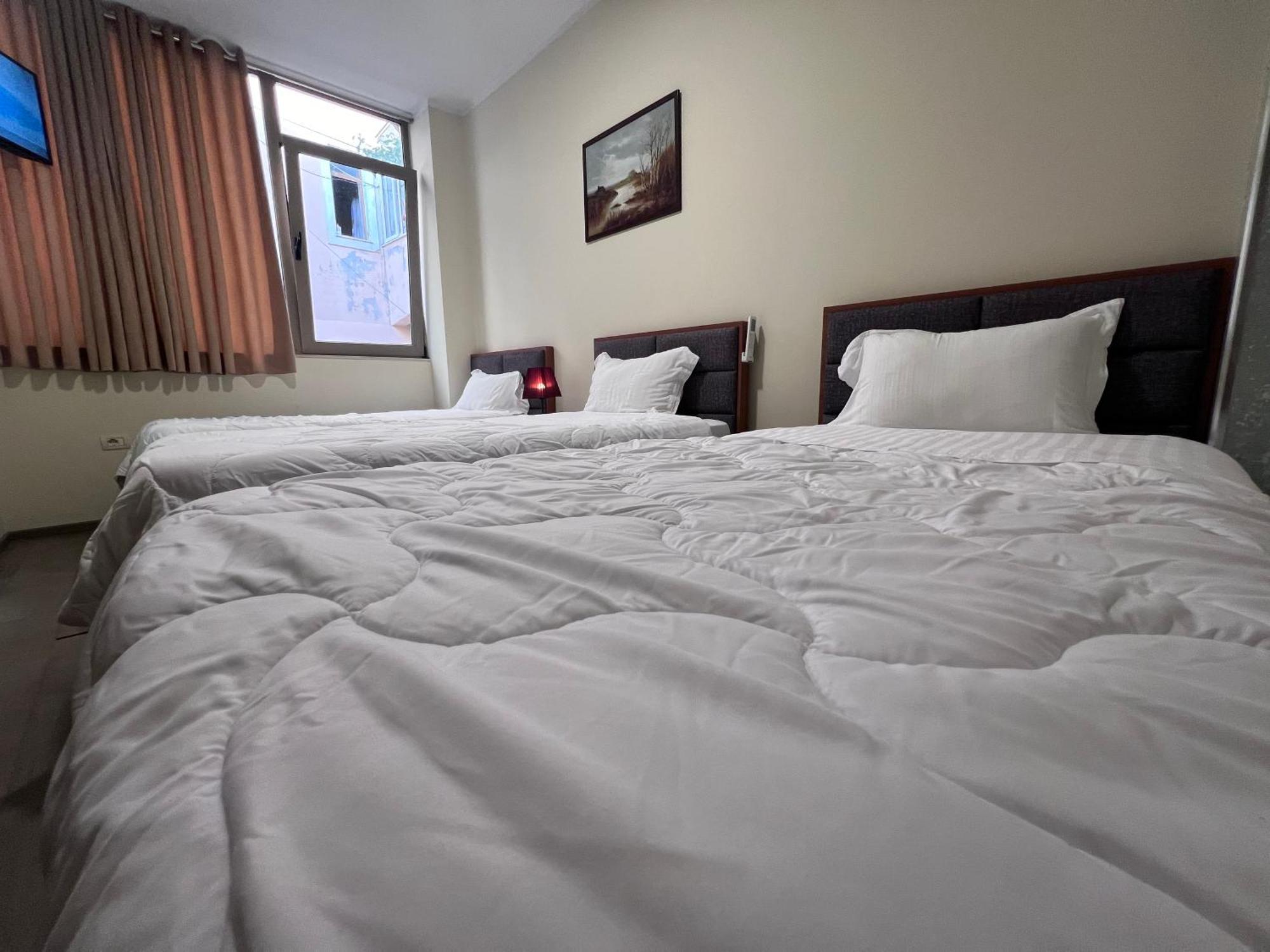 Bobi Hotel Shkoder Bagian luar foto