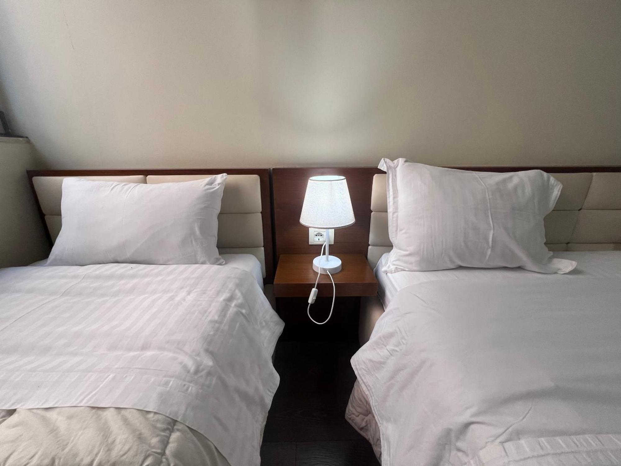 Bobi Hotel Shkoder Bagian luar foto