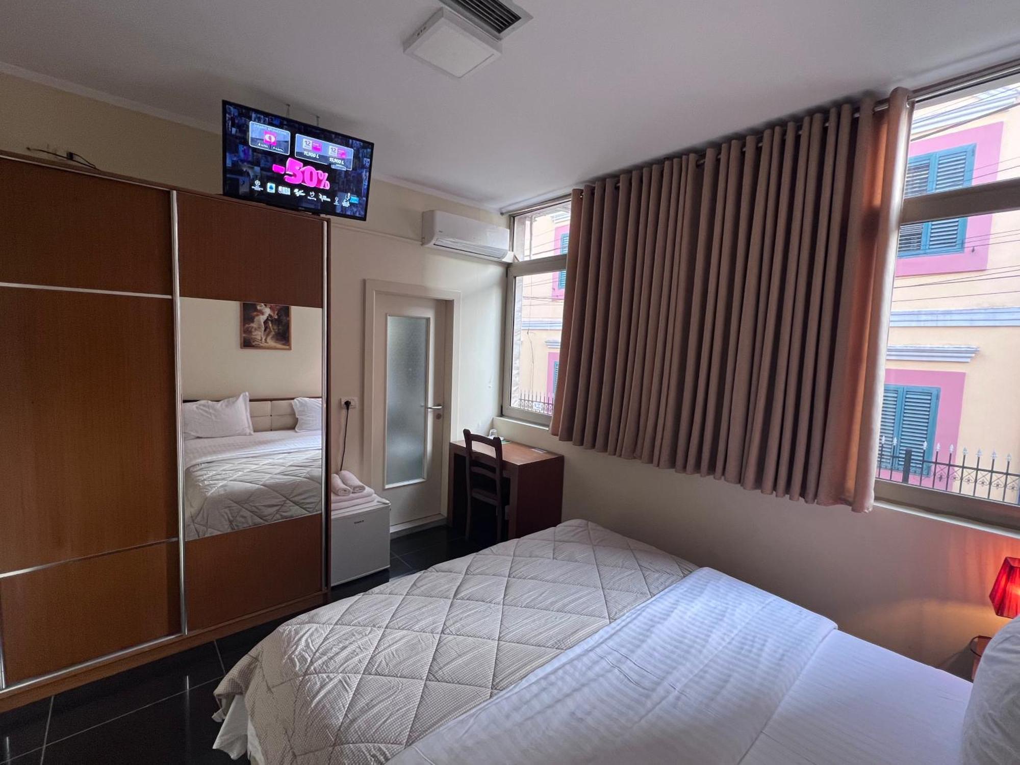 Bobi Hotel Shkoder Bagian luar foto