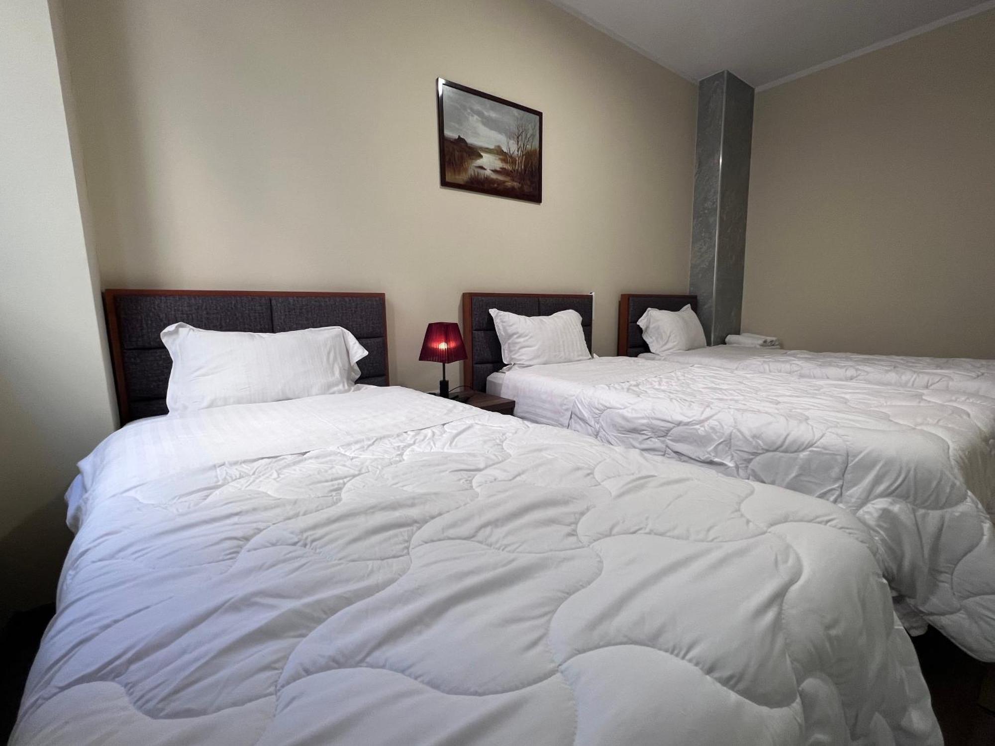 Bobi Hotel Shkoder Bagian luar foto