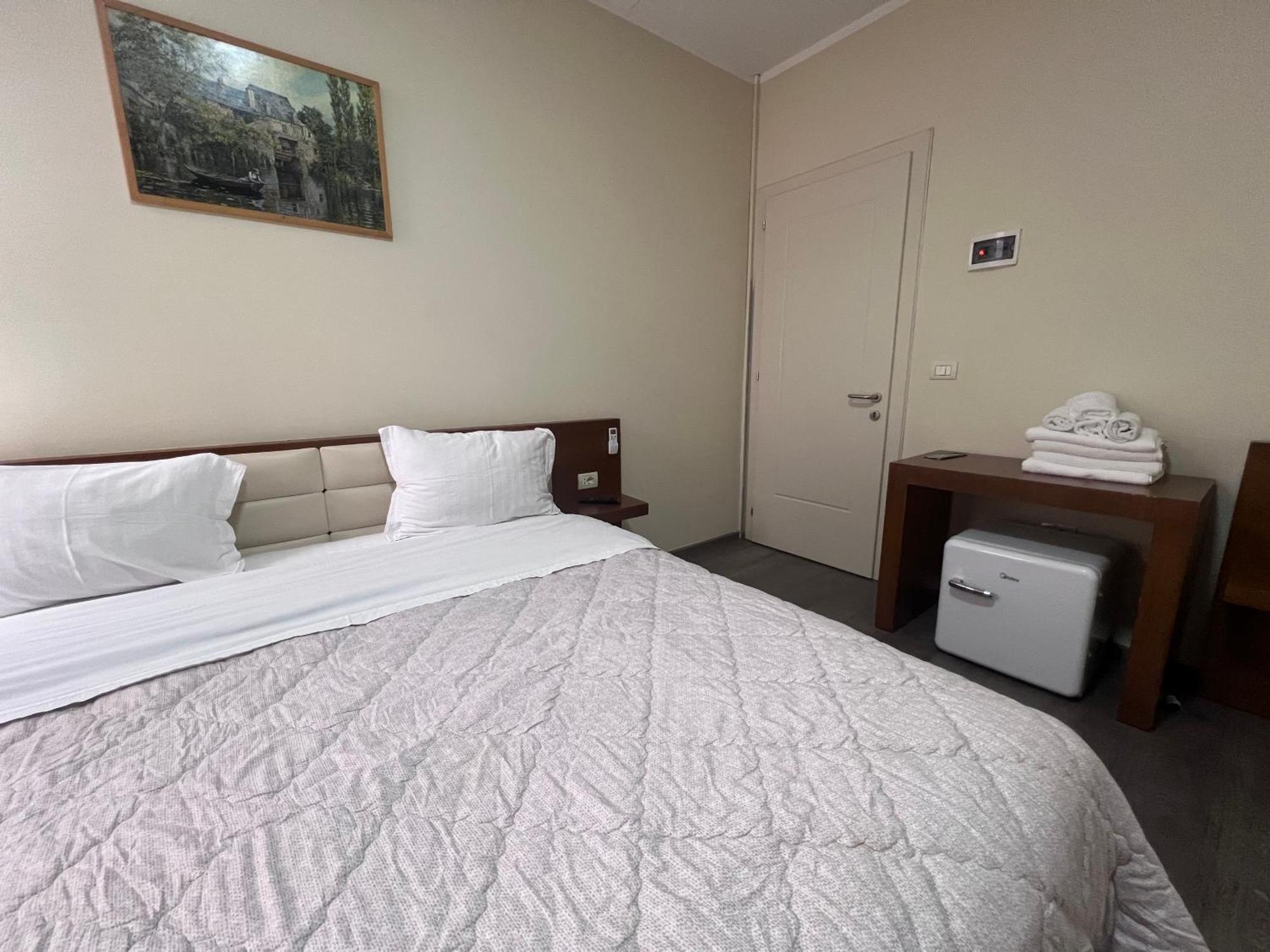 Bobi Hotel Shkoder Bagian luar foto