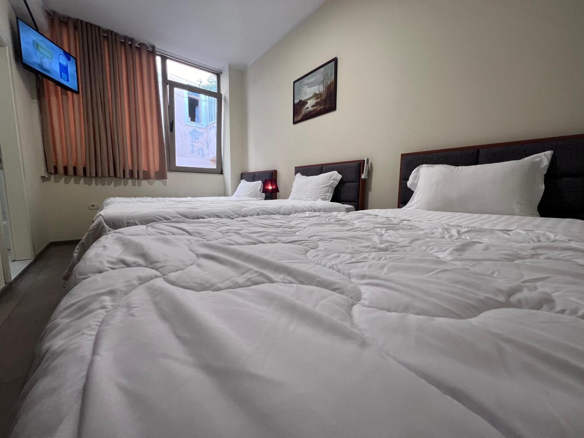 Bobi Hotel Shkoder Bagian luar foto