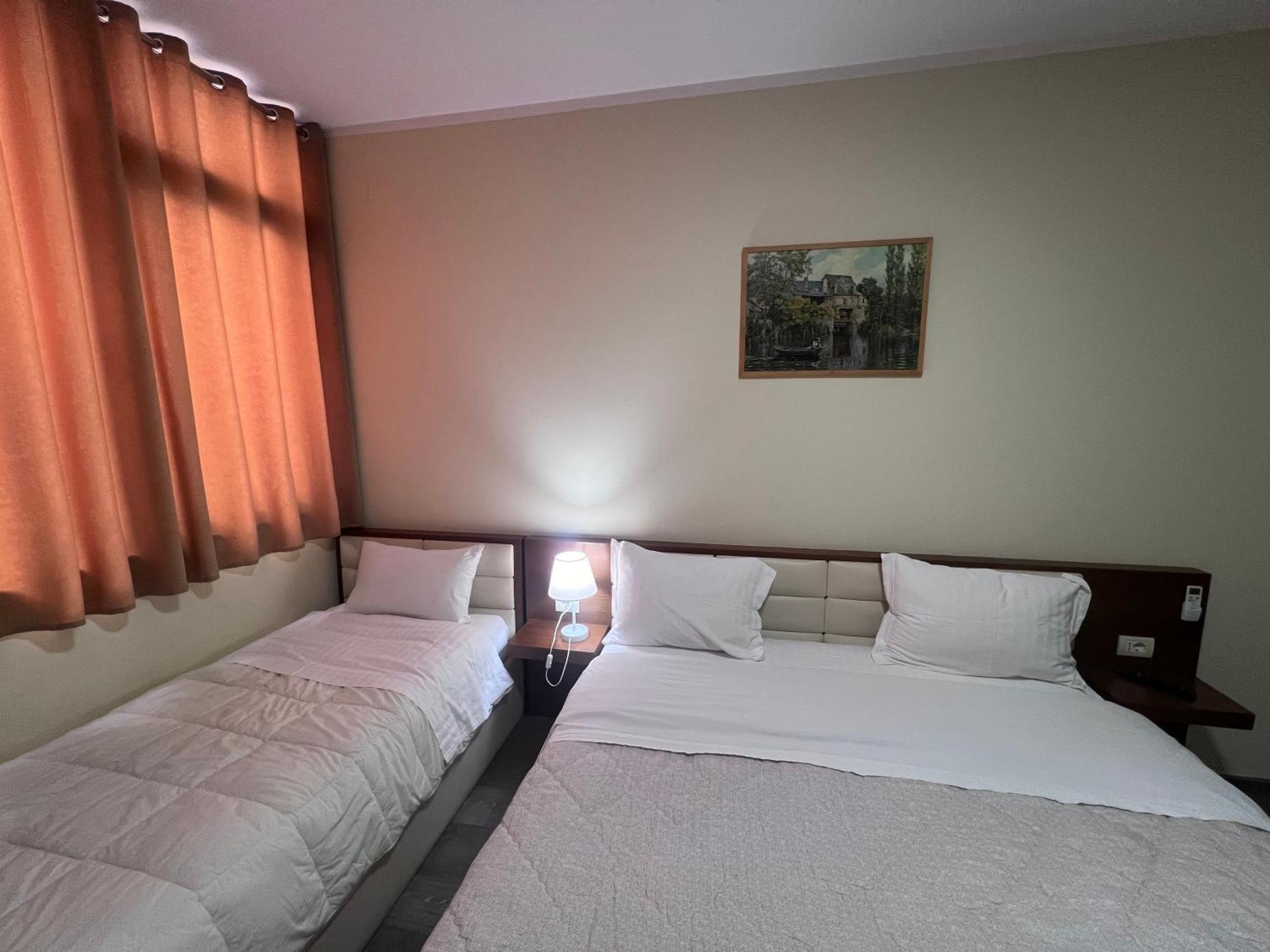 Bobi Hotel Shkoder Bagian luar foto