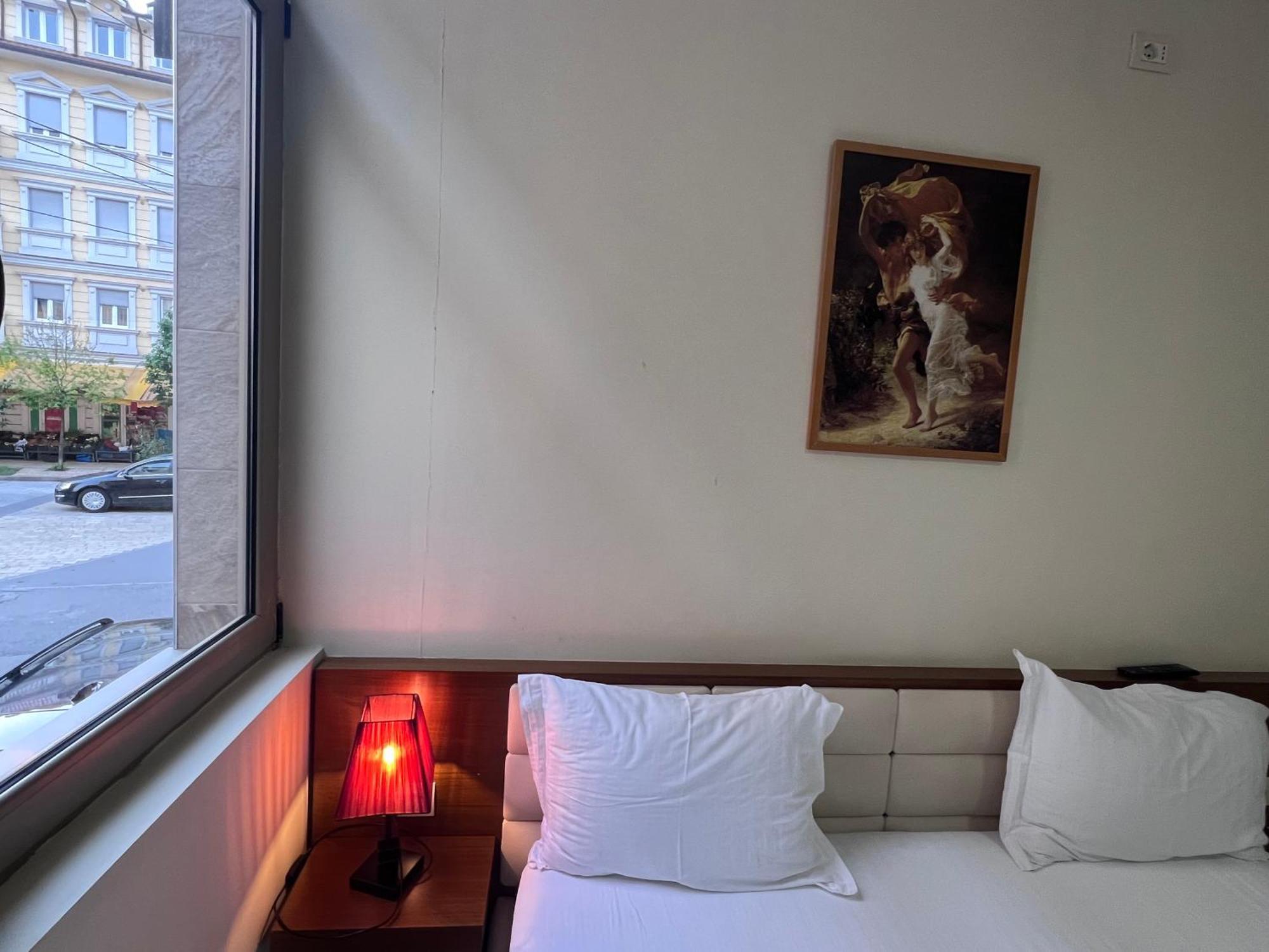 Bobi Hotel Shkoder Bagian luar foto
