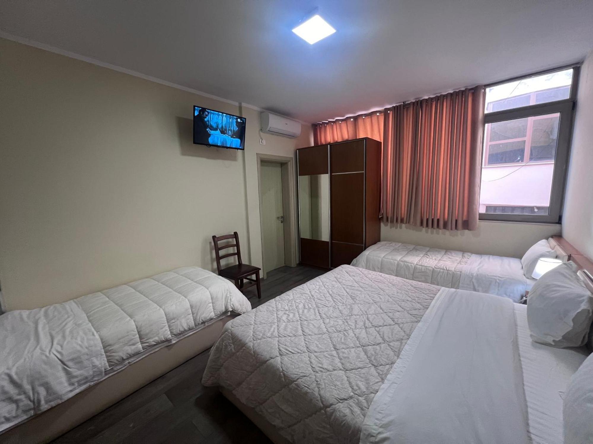 Bobi Hotel Shkoder Bagian luar foto