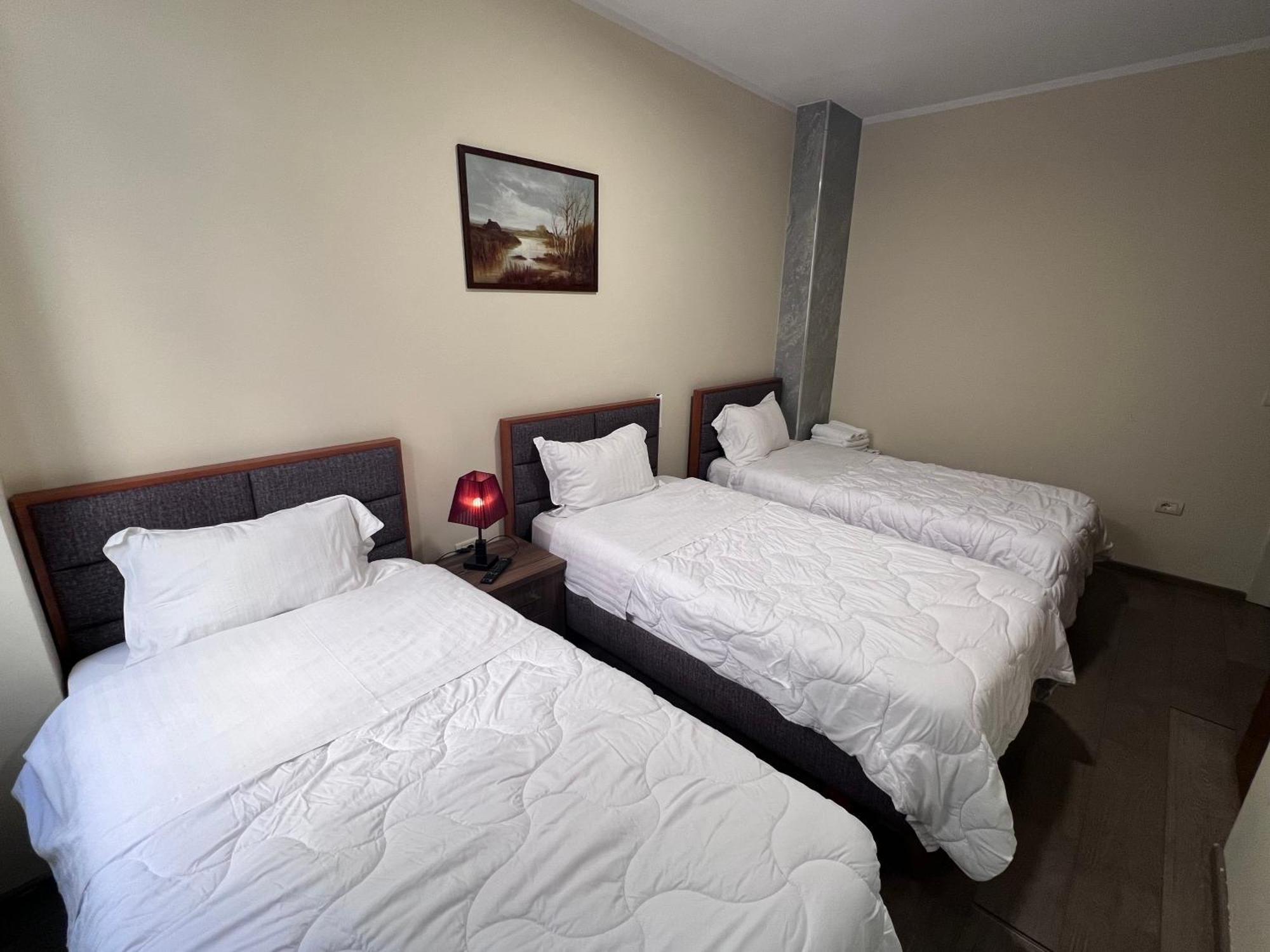 Bobi Hotel Shkoder Bagian luar foto