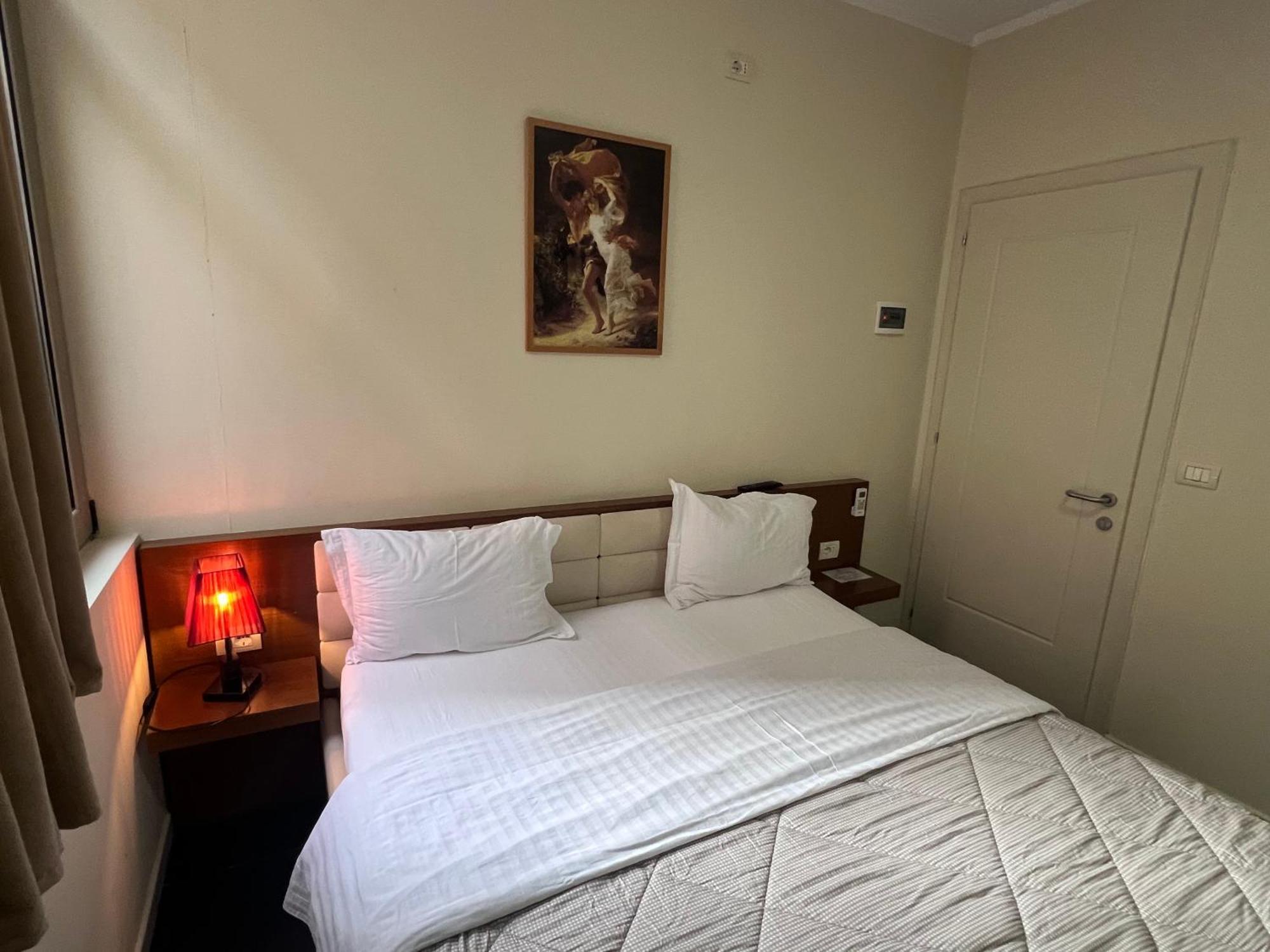 Bobi Hotel Shkoder Bagian luar foto