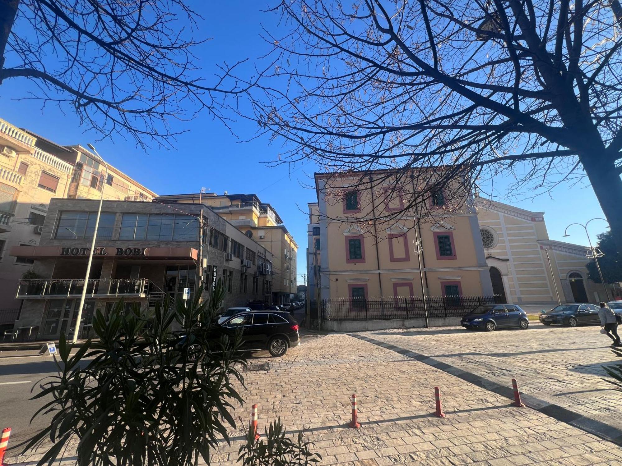 Bobi Hotel Shkoder Bagian luar foto