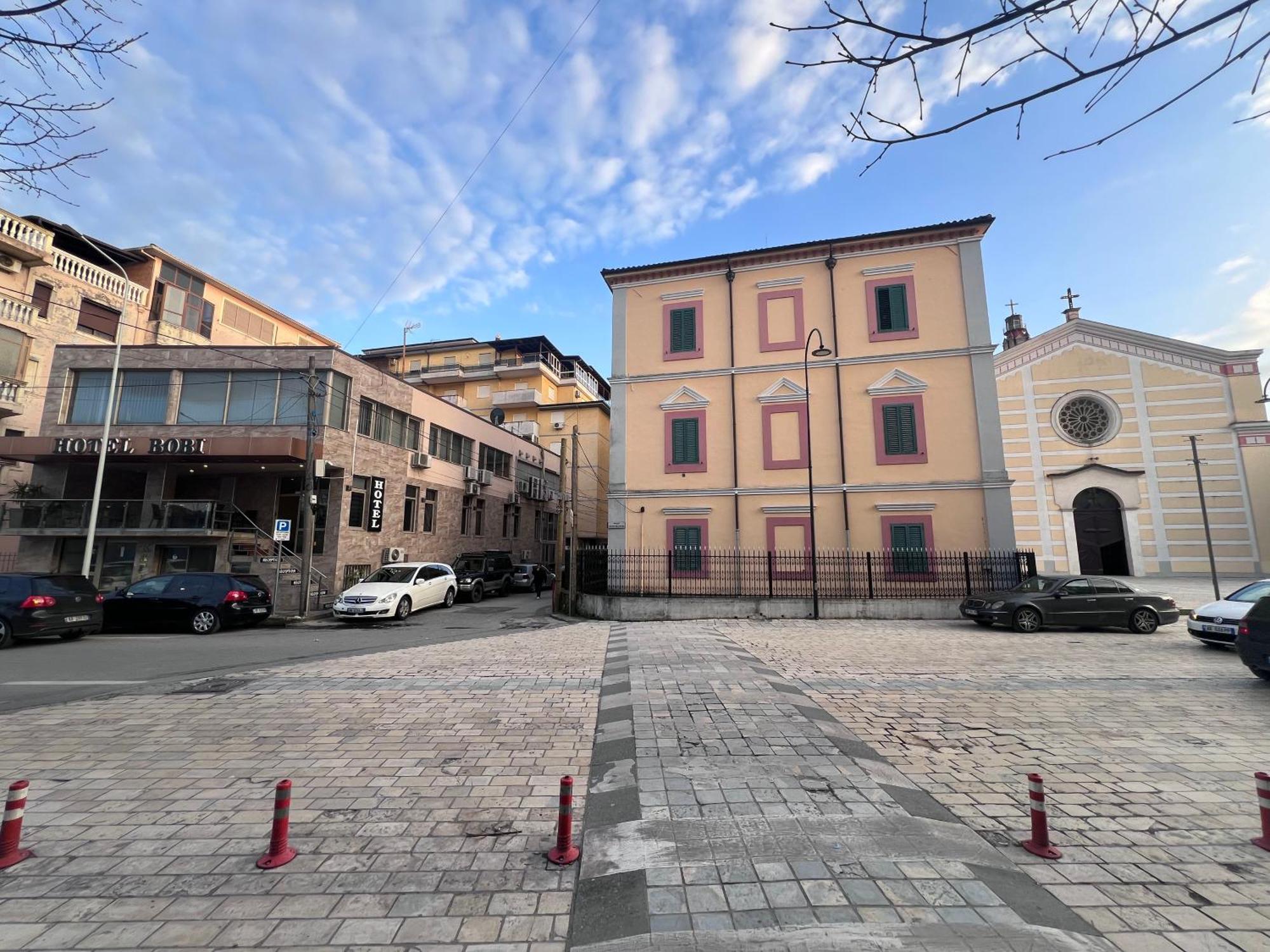 Bobi Hotel Shkoder Bagian luar foto