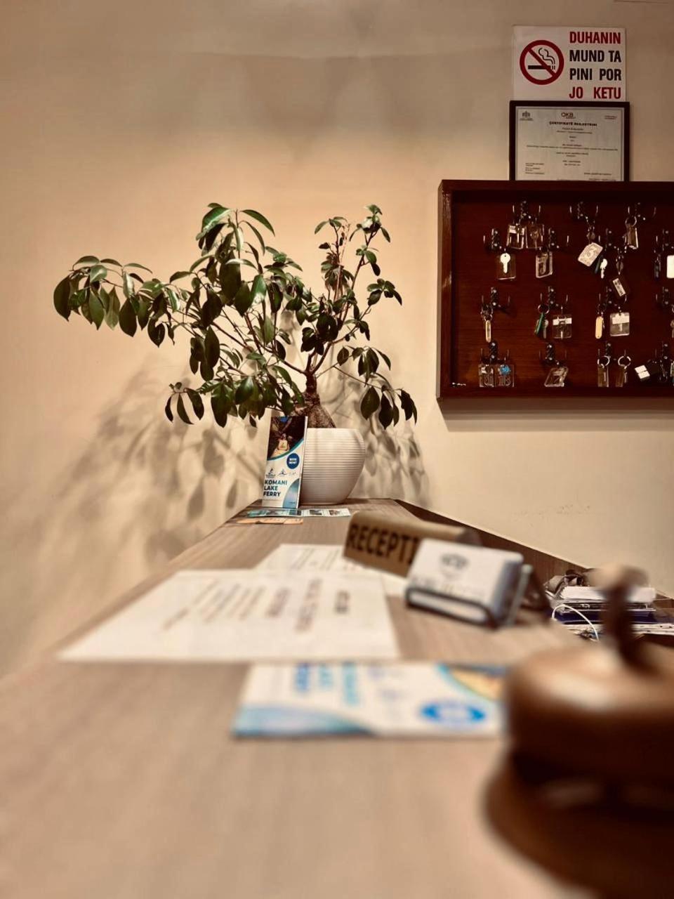 Bobi Hotel Shkoder Bagian luar foto