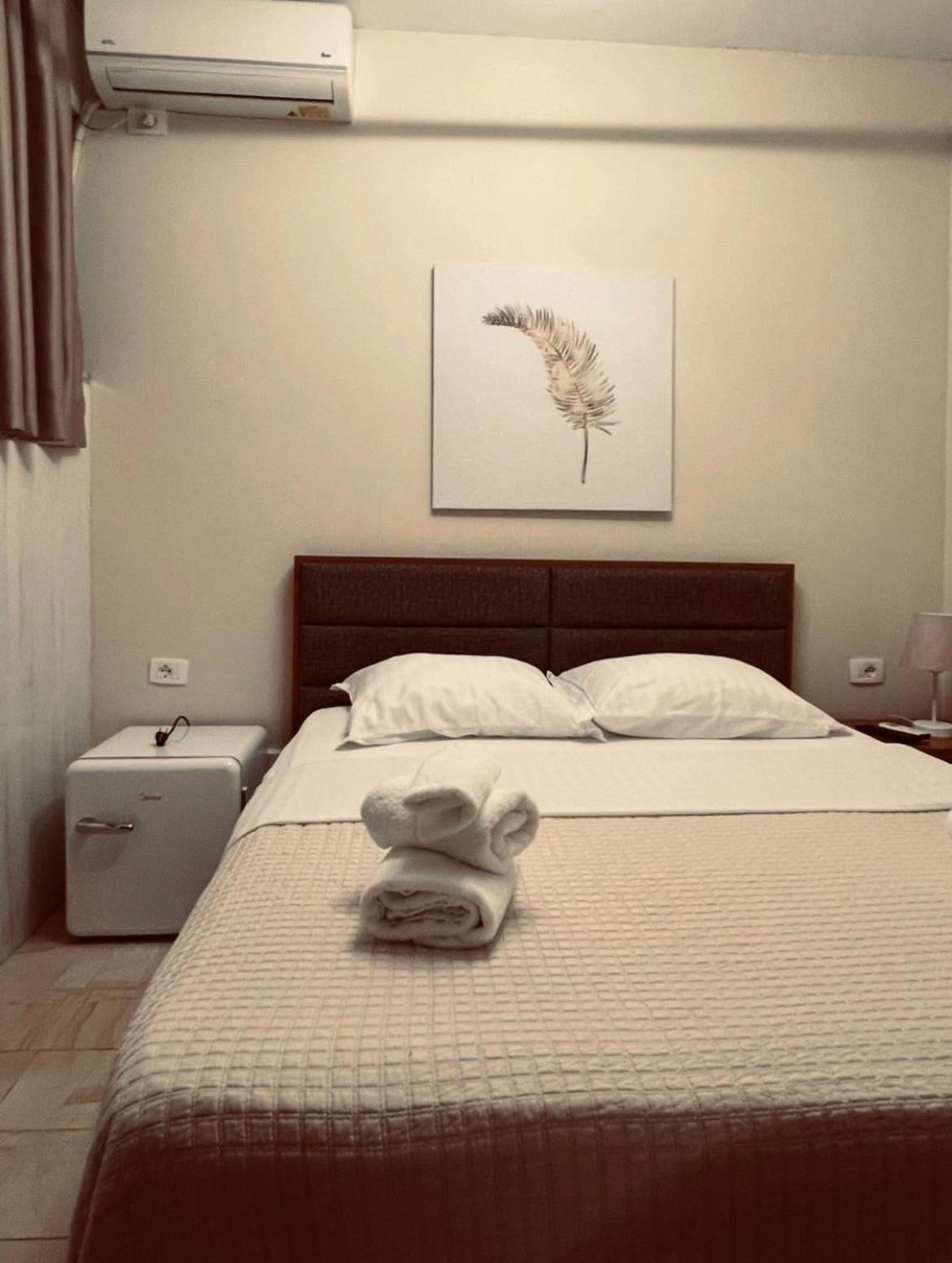Bobi Hotel Shkoder Bagian luar foto